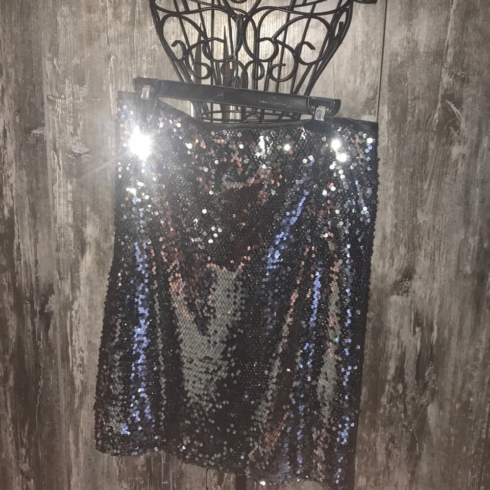 Skirt - Picture 2 of 6